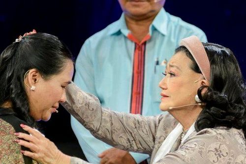 NSND Kim Cương đoàn tụ con gái nuôi sau hơn 40 năm ly tán