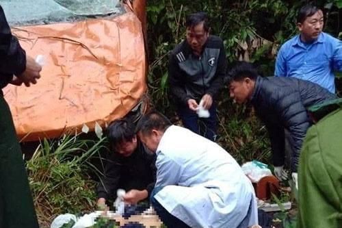 Xe bán tải rơi xuống vực, 3 người thương vong