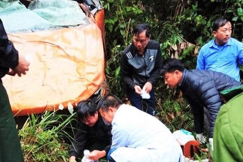 Nghệ An: Xe ô tô lao xuống vực sâu, 3 người thương vong