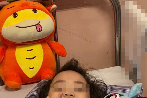 Bé gái ngã từ tầng 12 được 'người hùng' cứu đỡ sắp được ra viện