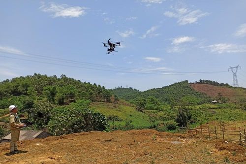 Sử dụng thiết bị bay không người lái: Quản lý lưới điện hiệu quả