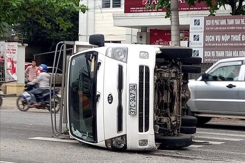 Khẩn trương điều tra, làm rõ vụ tai nạn giao thông liên hoàn tại Hà Nội và Quảng Bình
