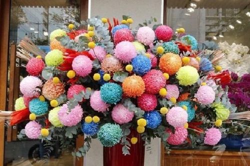 Dân nhà giàu đồng loạt chi vài chục triệu đồng mua hoa 8/3