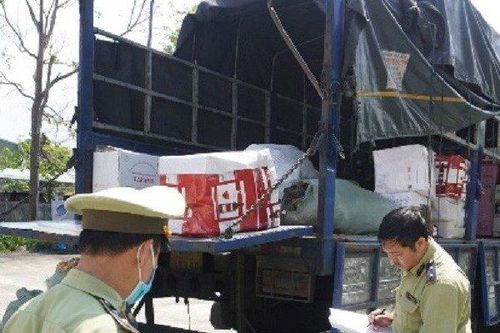 Tịch thu, tiêu hủy hàng nhập lậu, hàng giả trị giá hàng trăm triệu đồng