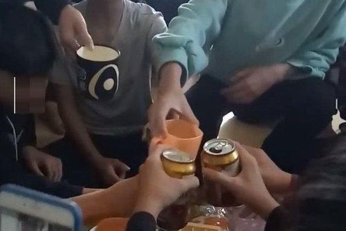 Phòng GD&ĐT huyện lên tiếng vụ cô giáo cổ vũ học sinh lớp 9 uống bia