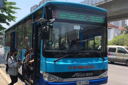 Từ ngày 8-3, Hà Nội dừng giãn cách trên phương tiện vận tải công cộng
