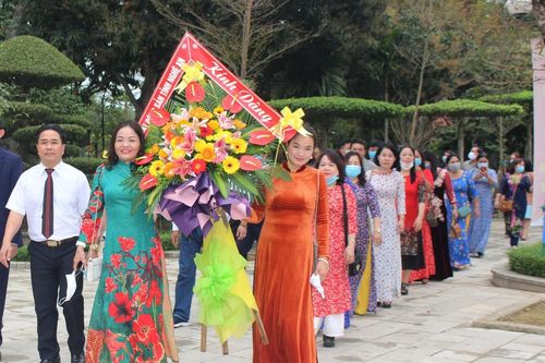 Hiệp hội Bất động sản tỉnh Nghệ An dâng hương tưởng niệm Chủ tịch Hồ Chí Minh