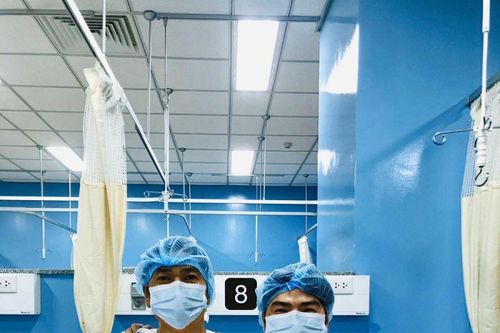 Chàng trai trẻ và nửa lá gan yêu thương hiến tặng cha