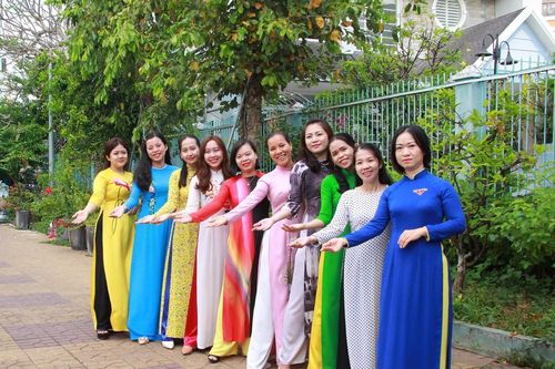 Phụ nữ Tỉnh đoàn An Giang duyên dáng với áo dài thướt tha