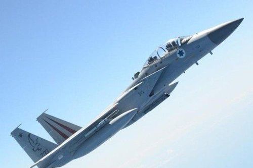 Clip: Khoảnh khắc tiêm kích F-15 Israel hộ tống B-52 Mỹ bay qua không phận