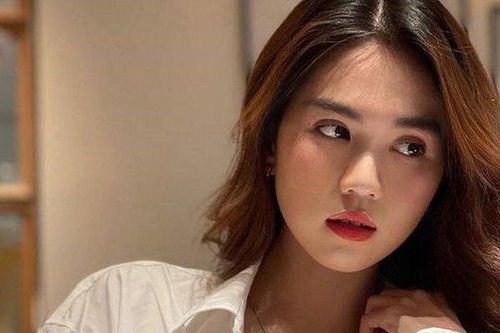 Ngọc Trinh nói gì khi vòng một bị soi 'lúc to lúc không thấy'?