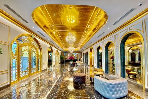 Khách sạn dát vàng lộng lẫy giữa lòng Hà Nội