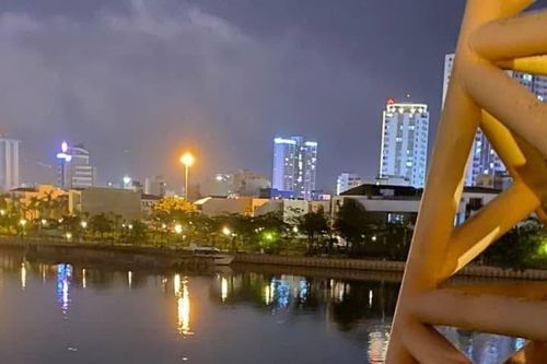 Ngăn cản kịp thời nam thanh niên đòi nhảy sông