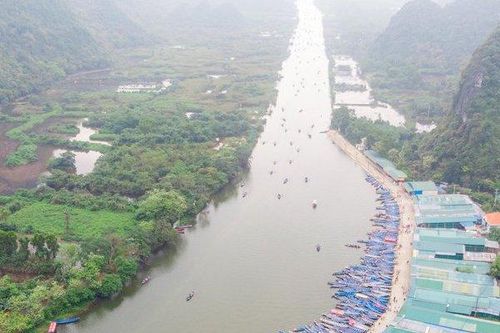 Ngắm nhìn chùa Hương trong ngày đầu khai hội từ Flycam