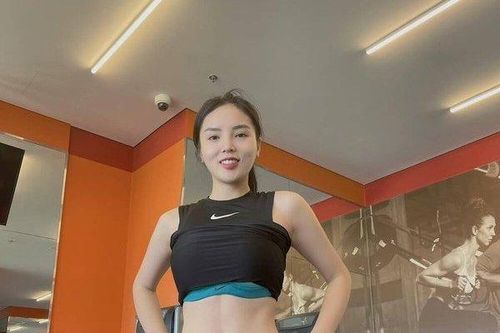Hoa hậu Kỳ Duyên đăng loạt ảnh khoe eo thon để lộ nội y kém duyên