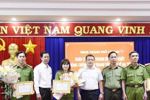 Cà Mau: Khen thưởng tập thể, cá nhân tham gia triệt phá vụ vận chuyển ma túy 'khủng'