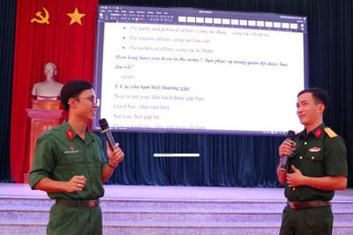 Thầy giáo chiến sĩ