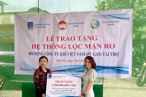 PV GAS trao tặng 2 hệ thống lọc nước ngọt để Bến Tre đối phó với tình trạng hạn mặn