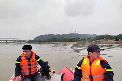 Người đàn ông để lại tâm thư cùng xe máy, thả mình xuống sông Lam tự tử