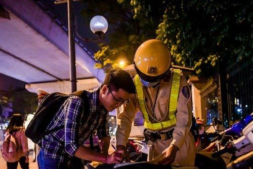 Uống 2 cốc bia cùng bạn, tài xế bị xử phạt 7 triệu đồng