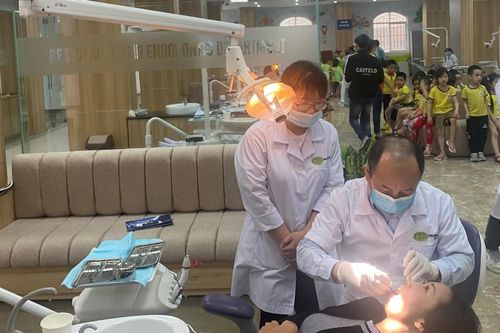 Trường đại học hưởng ứng Ngày sức khỏe răng miệng