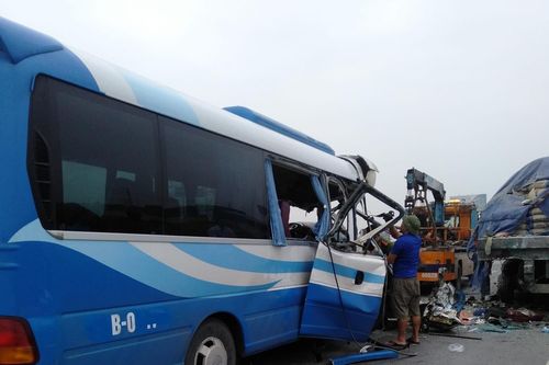 Thêm nạn nhân tử vong trong vụ tai nạn xe khách đâm đuôi xe tải
