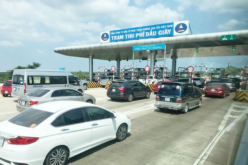 Thu phí không dừng, vẫn phải dừng đóng phí!