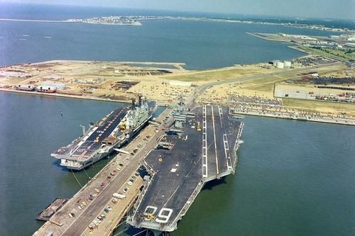 Tàu sân bay hạt nhân Pháp vướng nghi vấn 'làm màu'