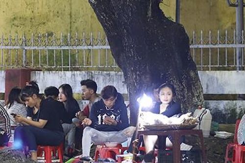 Huế thí điểm cho người bán hàng rong dùng vỉa hè để buôn bán