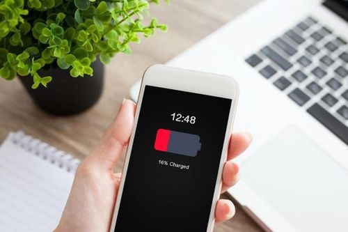 Chỉ cần thấy 2 dấu hiệu này nên thay pin điện thoại ngay để tránh rước họa vào thân