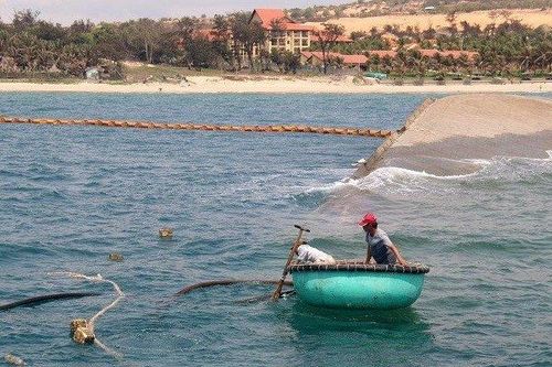 Bình Thuận: Hoàn tất bơm, hút dầu từ tàu Bạch Đằng