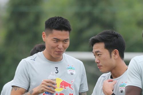 Cầu thủ HAGL 'đấu khẩu' tại V-League 2021: 'Xuân Trường khẳng định là việc của những người đàn ông'