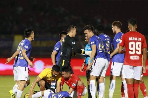 Hà Nội đè bẹp TP.HCM với chấn thương ám ảnh của Hùng Dũng