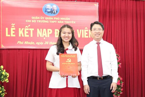 Kết nạp đảng viên là học sinh Trung học phổ thông
