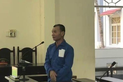 Cầm rựa chém hàng xóm, người đàn ông 53 tuổi lĩnh 14 năm tù