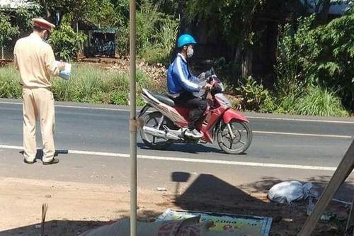 Hiện trường vụ tai nạn khiến vợ chồng người Nghệ An tử vong thương tâm