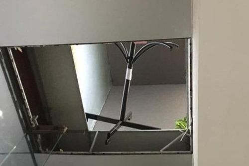 Hà Nội: Điều tra vụ thủng trần khiến đôi nam nữ... rơi tự do từ tầng 2