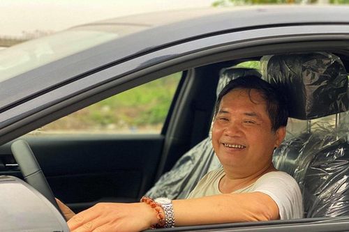 Để người già lái xe ra đường được an toàn, an tâm
