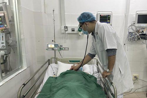 Cứu sống bệnh nhân bị đạn bắn xuyên bụng