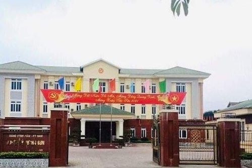 Hà Tĩnh: Lạ lùng nhà vệ sinh còn mới, huyện nghèo xin 1 tỷ sửa chữa