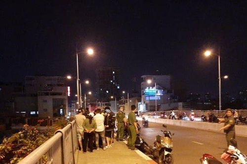 Nhảy cầu sau khi cãi nhau với người yêu: Cứu hộ tìm cả đêm, thanh niên bơi lên bờ, về nhà ngủ