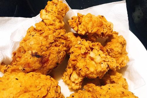 Chỉ cần cho thứ này, món gà rán KFC sẽ giòn, xốp, ngon như ngoài hàng