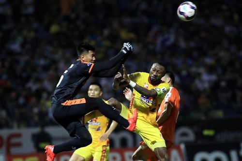 Thêm hai cầu thủ V-League nhận án phạt nặng vì hành vi bạo lực sân cỏ