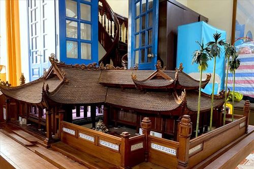Tận mắt mô hình đình làng gỗ 300 năm có tiền cũng không mua được