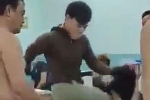 Bảo vệ tổ dân phố đánh dã man hai đứa trẻ