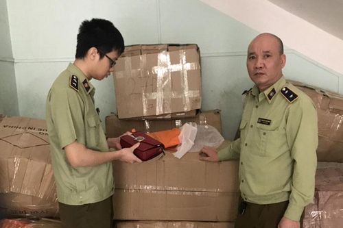 Lào Cai: Tạm giữ 1.440 sản phẩm nhập lậu