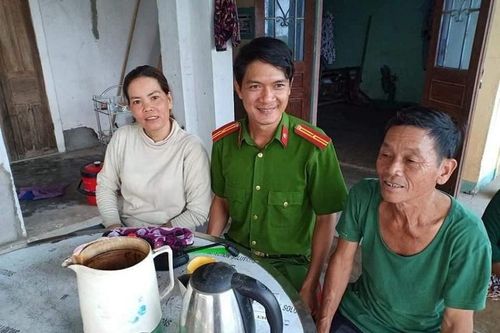 Nhặt được 60 triệu đồng trên đường đi làm về, lão nông trả lại người mất