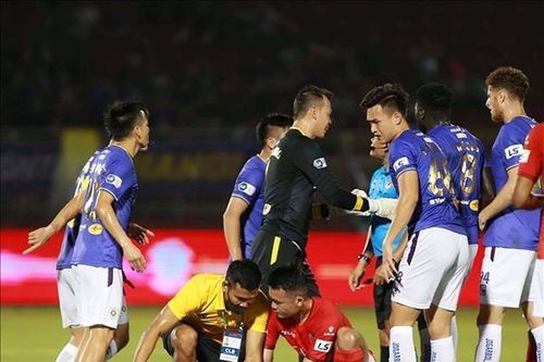 Những hành động phi thể thao trong bóng đá cần phải chấm dứt