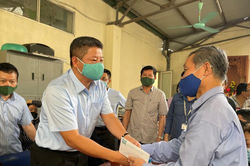 Vụ cháy tại số 311 phố Tôn Đức Thắng: Lãnh đạo thành phố Hà Nội thăm, động viên gia đình bị nạn