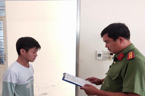 Khởi tố đối tượng tàng trữ, sử dụng trái phép vũ khí quân dụng